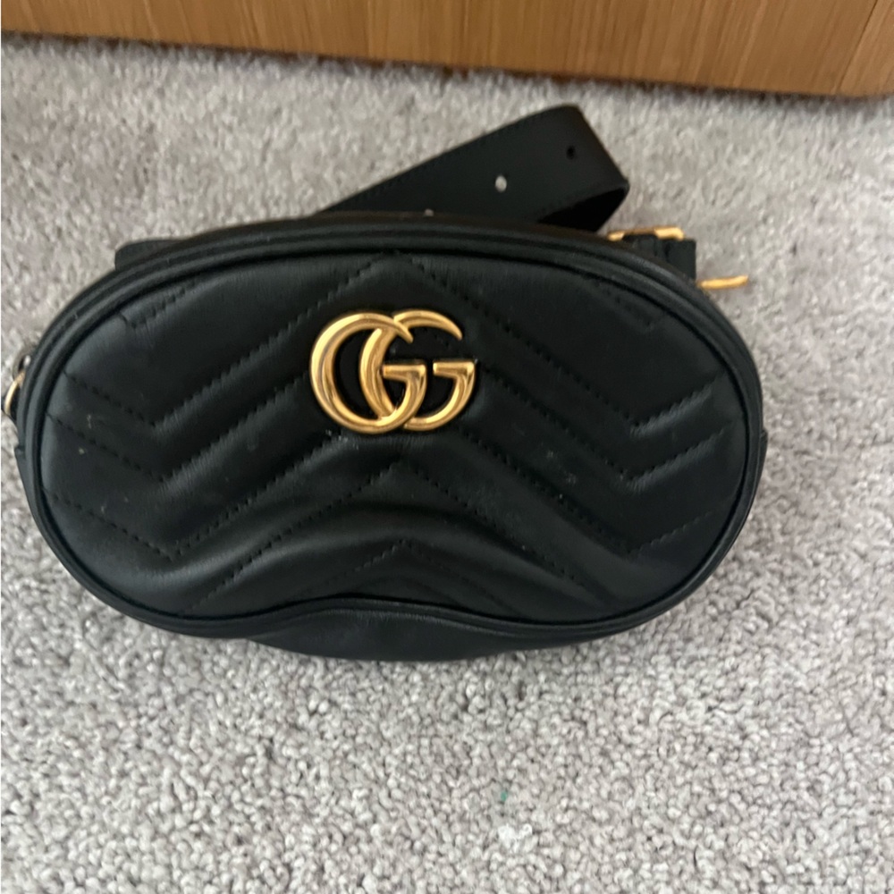 100% Authentic GUCCI GG Marmont black leather shoulder bag with gold accent